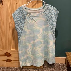 Cute blue teal white tie dye top with cheetah